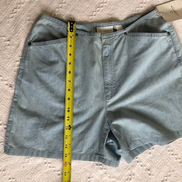 NWT VTG 90s Liz Claiborne Denim Shorts Light Wash High Waist Size 10 Preppy - Picture 4 of 7